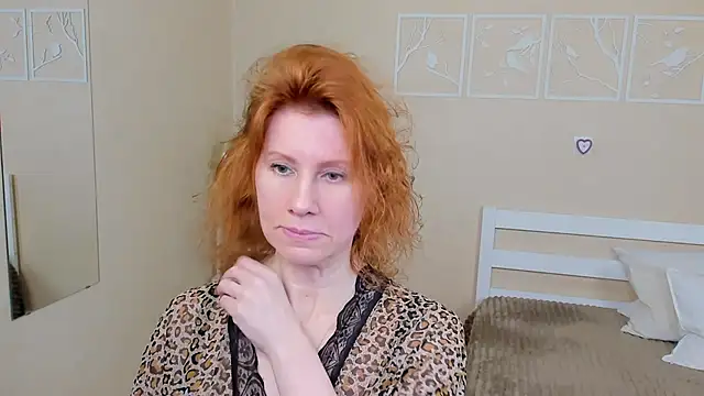 Snapshot of FoxySophia chatting on February 3, 6:02 am FoxySophia online show from February 3, 6:02 am