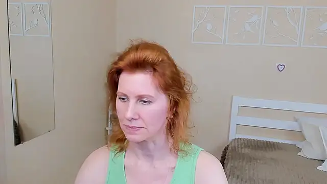 Snapshot of FoxySophia chatting on February 3, 4:52 pm FoxySophia online show from February 3, 4:52 pm