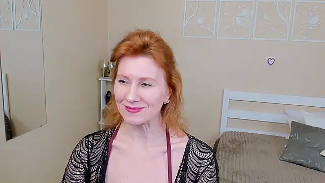 Snapshot of FoxySophia chatting on February 4, 6:17 pm FoxySophia online show from February 4, 6:17 pm