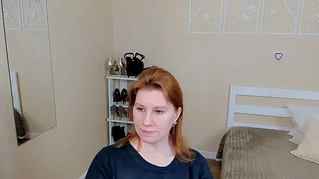 Snapshot of FoxySophia chatting on February 17, 2:59 pm FoxySophia online show from February 17, 2:59 pm