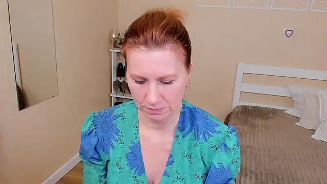 Snapshot of FoxySophia chatting on March 3, 8:05 am FoxySophia online show from March 3, 8:05 am