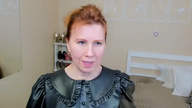 Snapshot of FoxySophia chatting on March 4, 10:24 am FoxySophia online show from March 4, 10:24 am