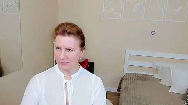 Snapshot of FoxySophia chatting on March 4, 1:28 pm FoxySophia online show from March 4, 1:28 pm