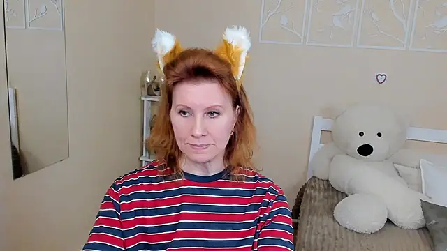 Snapshot of FoxySophia chatting on March 5, 11:27 pm FoxySophia online show from March 5, 11:27 pm