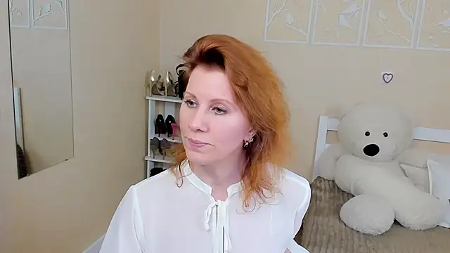 Snapshot of FoxySophia chatting on March 6, 6:41 am FoxySophia online show from March 6, 6:41 am