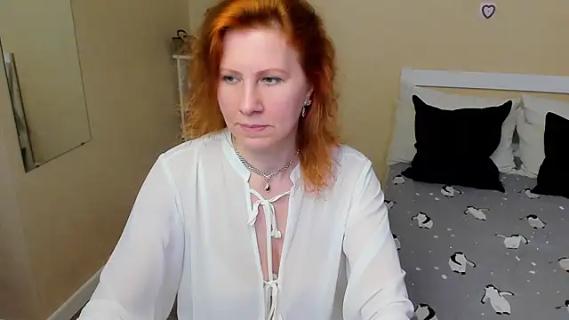Snapshot of FoxySophia chatting on September 17, 3:46 pm FoxySophia online show from September 17, 3:46 pm