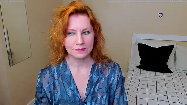 Snapshot of FoxySophia chatting on September 21, 8:10 pm FoxySophia online show from September 21, 8:10 pm