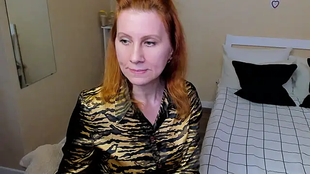 Snapshot of FoxySophia chatting on September 26, 8:57 pm FoxySophia online show from September 26, 8:57 pm