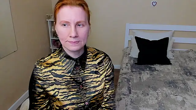 Snapshot of FoxySophia chatting on October 3, 11:07 am FoxySophia online show from October 3, 11:07 am