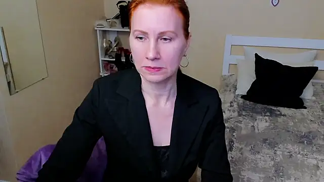 Snapshot of FoxySophia chatting on October 21, 10:05 am FoxySophia online show from October 21, 10:05 am