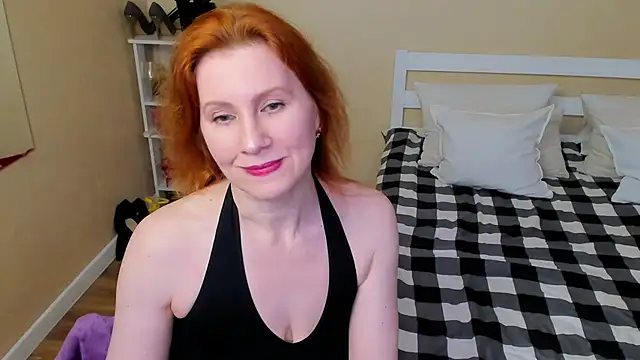 Snapshot of FoxySophia chatting on November 7, 12:32 am FoxySophia online show from November 7, 12:32 am