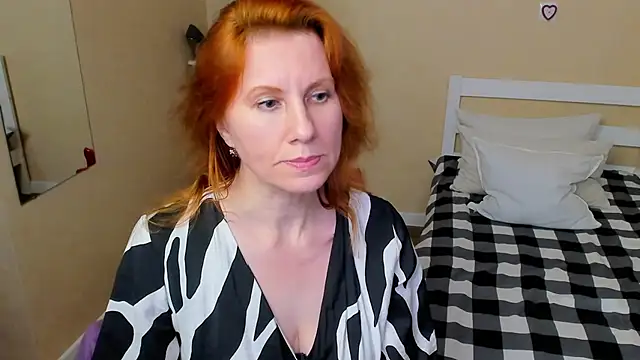 Snapshot of FoxySophia chatting on November 14, 1:04 am FoxySophia online show from November 14, 1:04 am