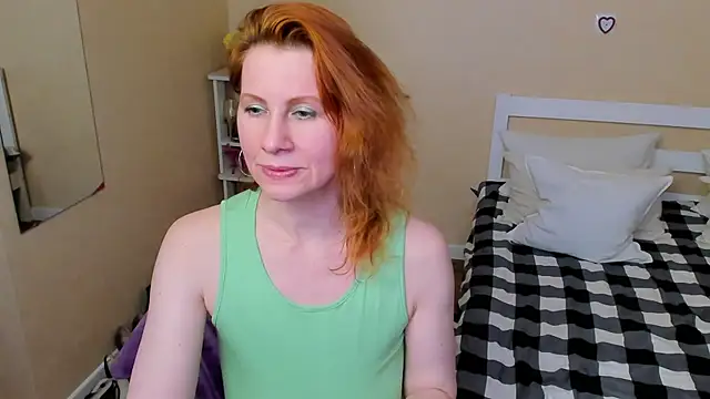 Snapshot of FoxySophia chatting on November 17, 7:36 am FoxySophia online show from November 17, 7:36 am