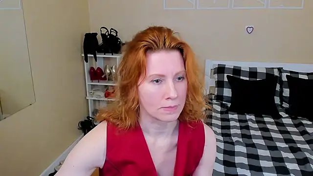 FoxySophia online show from February 5, 4:55 pm