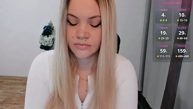 Snapshot of AllAboutLoveXx chatting on December 31, 8:04 am AllAboutLoveXx online show from December 31, 8:04 am