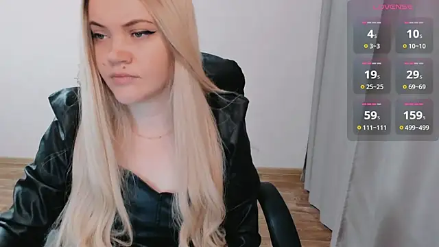 Snapshot of AllAboutLoveXx chatting on January 6, 7:09 am AllAboutLoveXx online show from January 6, 7:09 am