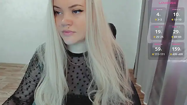 Snapshot of AllAboutLoveXx chatting on February 28, 6:32 am AllAboutLoveXx online show from February 28, 6:32 am