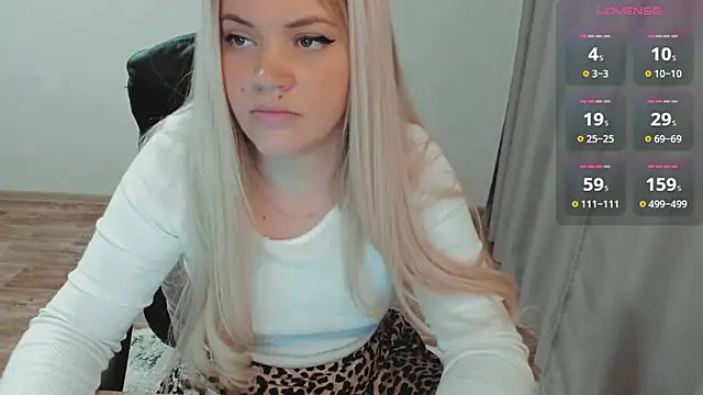 Snapshot of AllAboutLoveXx chatting on March 15, 10:13 am AllAboutLoveXx online show from March 15, 10:13 am