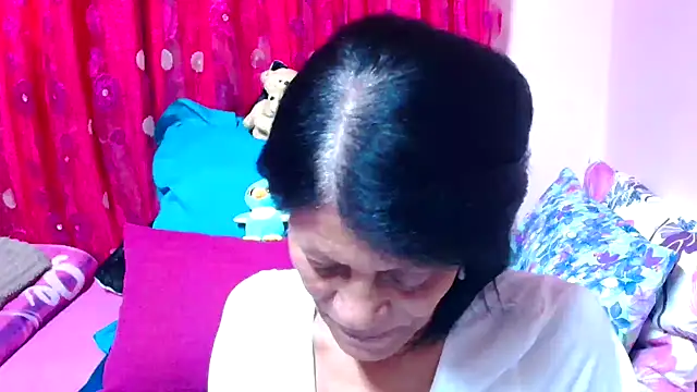 SLUTTYROXY online show from September 19, 7:32 am