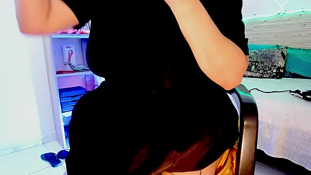 Snapshot of lilahSweet chatting on January 24, 11:37 am lilahSweet online show from January 24, 11:37 am