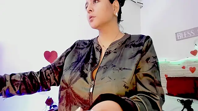 Snapshot of lilahSweet chatting on February 15, 2:55 pm lilahSweet online show from February 15, 2:55 pm