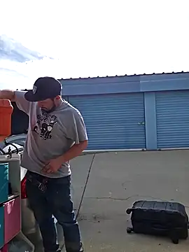 Snapshot of UncutHammer69 chatting on January 3, 8:01 pm UncutHammer69 online show from January 3, 8:01 pm