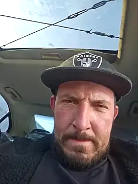 Snapshot of UncutHammer69 chatting on January 8, 8:29 pm UncutHammer69 online show from January 8, 8:29 pm