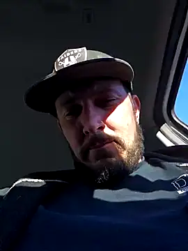 Snapshot of UncutHammer69 chatting on January 16, 11:37 pm UncutHammer69 online show from January 16, 11:37 pm