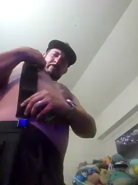 Snapshot of UncutHammer69 chatting on February 5, 7:53 pm UncutHammer69 online show from February 5, 7:53 pm