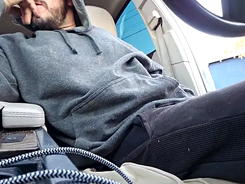 Snapshot of UncutHammer69 chatting on November 24, 12:21 am UncutHammer69 online show from November 24, 12:21 am