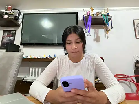 Snapshot of kinky_mila@xh chatting on April 1, 2:45 am kinky milaxh online show from April 1, 2:45 am