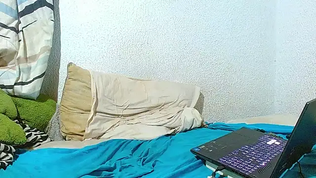 Snapshot of biglatin80 chatting on January 29, 6:01 am biglatin80 online show from January 29, 6:01 am