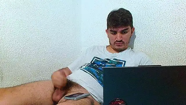 Snapshot of biglatin80 chatting on March 11, 7:15 am biglatin80 online show from March 11, 7:15 am