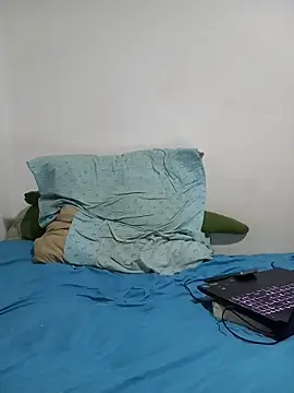 Snapshot of biglatin80 chatting on December 5, 5:27 am biglatin80 online show from December 5, 5:27 am