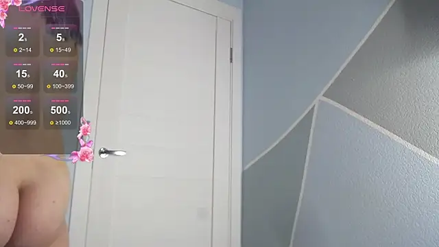 Snapshot of MilaniaCute chatting on December 18, 5:30 pm MilaniaCute online show from December 18, 5:30 pm