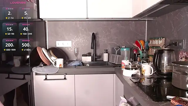 Snapshot of MilaniaCute chatting on February 20, 4:07 pm MilaniaCute online show from February 20, 4:07 pm