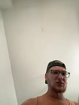 Snapshot of Sven132 chatting on June 8, 3:56 pm Sven132 online show from June 8, 3:56 pm