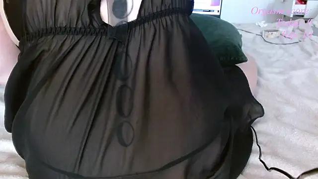 Snapshot of victoria97 chatting on May 18, 3:18 pm victoria97 online show from May 18, 3:18 pm