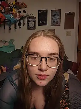 Snapshot of Izzy_Hellbourne chatting on June 19, 2:38 am Izzy Hellbourne online show from June 19, 2:38 am