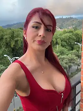 Snapshot of LINDA_PATTY94 chatting on December 23, 10:23 pm LINDA PATTY94 online show from December 23, 10:23 pm