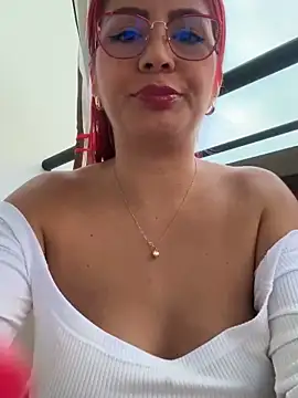 Snapshot of LINDA_PATTY94 chatting on January 16, 10:44 pm LINDA PATTY94 online show from January 16, 10:44 pm