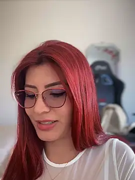 Snapshot of LINDA_PATTY94 chatting on January 19, 2:28 pm LINDA PATTY94 online show from January 19, 2:28 pm