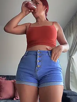 Snapshot of LINDA_PATTY94 chatting on January 28, 9:50 pm LINDA PATTY94 online show from January 28, 9:50 pm