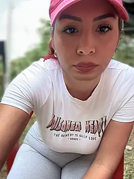 Snapshot of LINDA_PATTY94 chatting on March 8, 2:51 pm LINDA PATTY94 online show from March 8, 2:51 pm