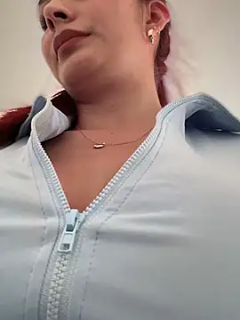 Snapshot of LINDA_PATTY94 chatting on March 14, 1:57 pm LINDA PATTY94 online show from March 14, 1:57 pm