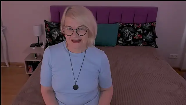 Snapshot of sabrinamacmarren chatting on February 6, 12:26 pm sabrinamacmarren online show from February 6, 12:26 pm