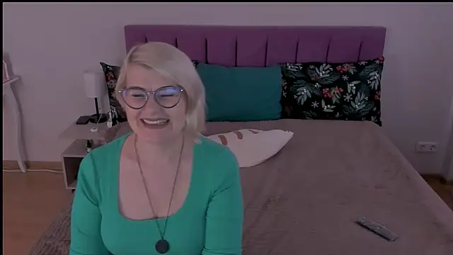 Snapshot of sabrinamacmarren chatting on February 9, 10:31 am sabrinamacmarren online show from February 9, 10:31 am