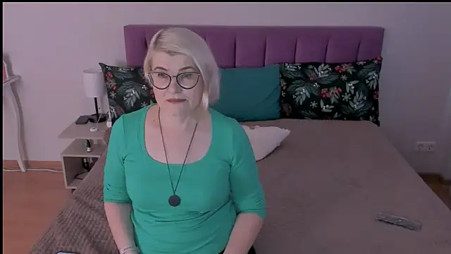 Snapshot of sabrinamacmarren chatting on February 9, 1:35 pm sabrinamacmarren online show from February 9, 1:35 pm