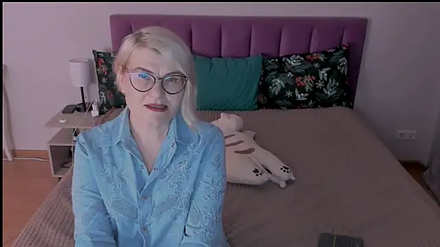 Snapshot of sabrinamacmarren chatting on February 11, 5:37 am sabrinamacmarren online show from February 11, 5:37 am