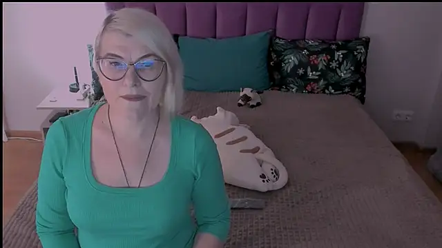 Snapshot of sabrinamacmarren chatting on February 12, 5:26 pm sabrinamacmarren online show from February 12, 5:26 pm